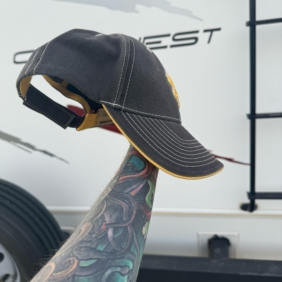 Browning hunting gorp hat
Brown yellow Wyoming colorway 
Normal wear - Picture 2 of 4